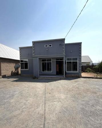 Nyumba ya vyumba vitatu inauzwa Nyashishi, Mwanza (600 sqm) Nyumba ya vyumba vitatu inauzwa Nyashishi, Mwanza (600 sqm)