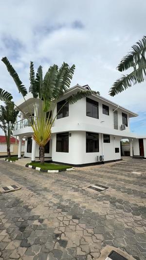 4 Bedrooms Villa for Rent in Bahari Beach, Dar Es Salaam 4 Bedrooms Villa for Rent in Bahari Beach, Dar Es Salaam