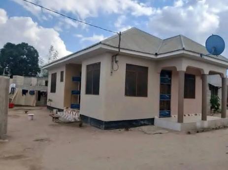 Nyumba ya vyumba vitatu inauzwa Chanika Magenge Stendi, Ilala, Dar Es Salaam (400 sqm) Nyumba ya vyumba vitatu inauzwa Chanika Magenge Stendi, Ilala, Dar Es Salaam (400 sqm)