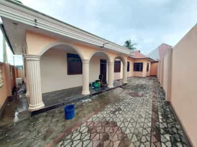 3 Bedrooms House for Rent in TABATA MIGOMBANI STEND, Dar Es Salaam