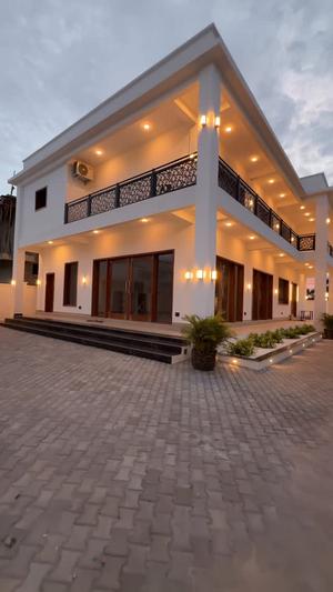 Nyumba ya vyumba vitano inauzwa Kigamboni, Dar Es Salaam (800 sqm)