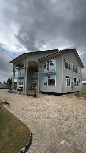 Nyumba ya vyumba vitano inapangishwa Ununio Beach, Dar Es Salaam Nyumba ya vyumba vitano inapangishwa Ununio Beach, Dar Es Salaam