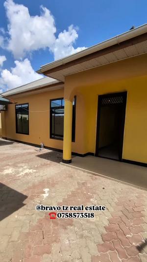 Nyumba ya vyumba vitatu inapangishwa Kijichi Mgeni Nani, Dar Es Salaam Nyumba ya vyumba vitatu inapangishwa Kijichi Mgeni Nani, Dar Es Salaam