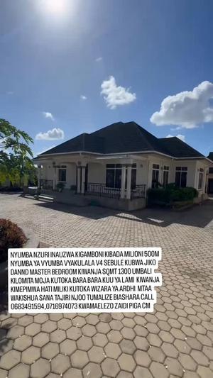 Nyumba ya vyumba vinne inauzwa Kibada, Dar Es Salaam (1300 sqm)