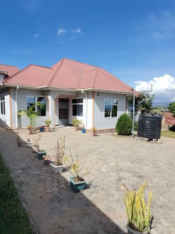 Nyumba ya vyumba vitatu inapangishwa Mbeya Nyumba ya vyumba vitatu inapangishwa Mbeya
