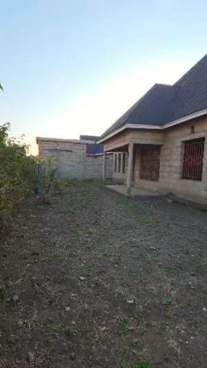 Nyumba ya vyumba vitatu inauzwa Njiro, Arusha (300 sqm)