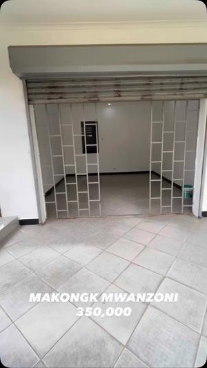Duka linapangishwa Makongo Mwanzoni, Dar Es Salaam