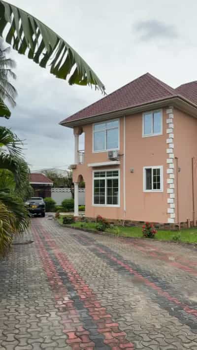 Nyumba ya vyumba vinne inapangishwa Ada Estate, Dar Es Salaam