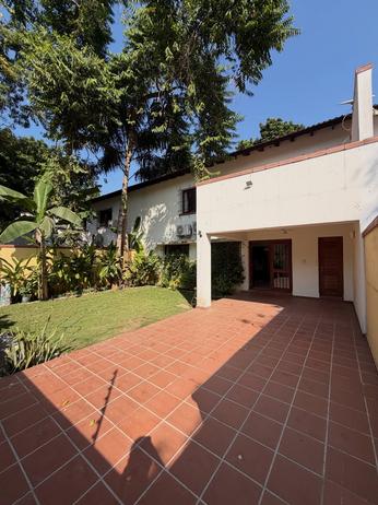 Villa ya vyumba vinne inapangishwa Oysterbay, Dar Es Salaam