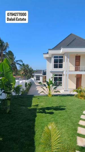 Nyumba ya vyumba 6 inauzwa Goba, Dar Es Salaam (1100 sqm)