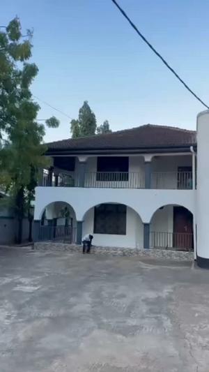 Nyumba ya vyumba 8 inapangishwa Mikocheni (Warioba), Dar Es Salaam Nyumba ya vyumba 8 inapangishwa Mikocheni (Warioba), Dar Es Salaam
