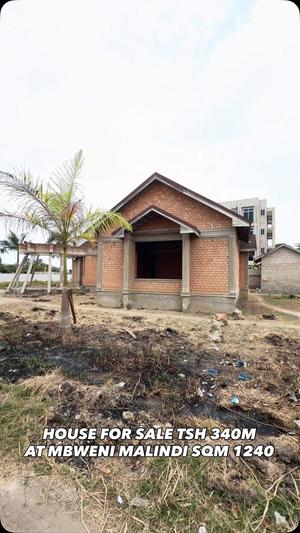 4 Bedrooms House for Sale in Kinondoni, Dar Es Salaam (1240 sqm) 4 Bedrooms House for Sale in Kinondoni, Dar Es Salaam (1240 sqm)