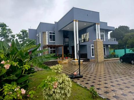 Nyumba ya vyumba vitano inauzwa Bagamoyo Round Bout, Pwani (1865 sqm) Nyumba ya vyumba vitano inauzwa Bagamoyo Round Bout, Pwani (1865 sqm)