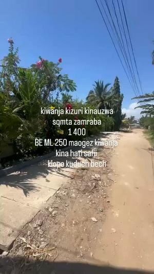 Kiwanja kinauzwa Kunduchi Beach, Dar Es Salaam (1400 sqm) Kiwanja kinauzwa Kunduchi Beach, Dar Es Salaam (1400 sqm)