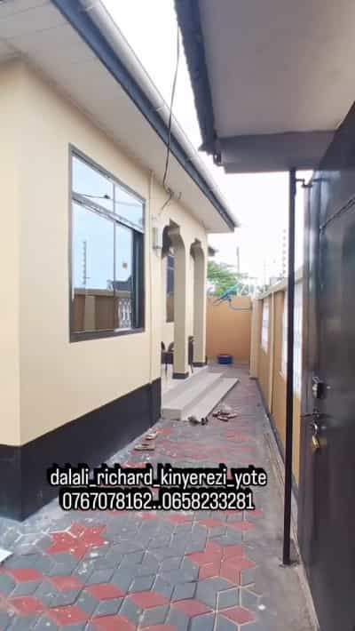 Nyumba ya vyumba vitatu inauzwa Tabata Kinyerezi, Dar Es Salaam (350 sqm)