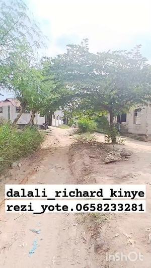 Kiwanja kinauzwa Kinyerezi Ulongoni B, Dar Es Salaam (350 sqm) Kiwanja kinauzwa Kinyerezi Ulongoni B, Dar Es Salaam (350 sqm)